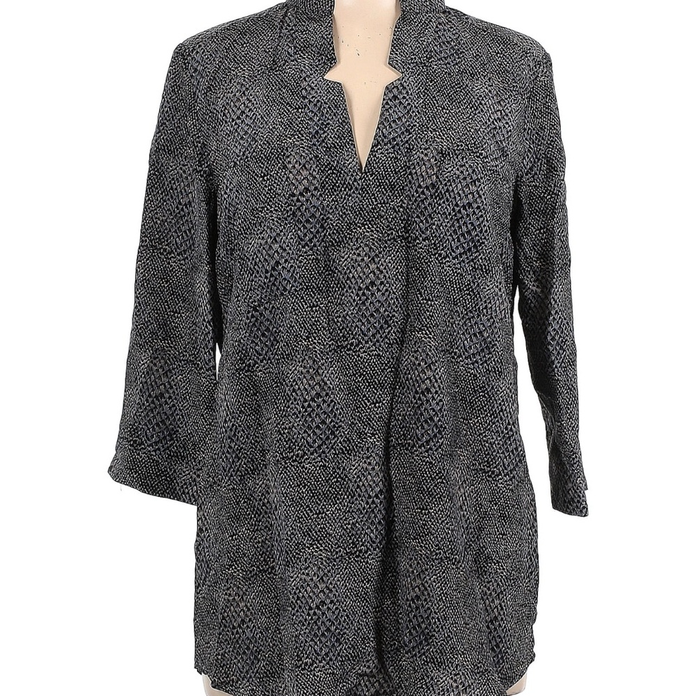 Chic Black and White Patterned Blouse